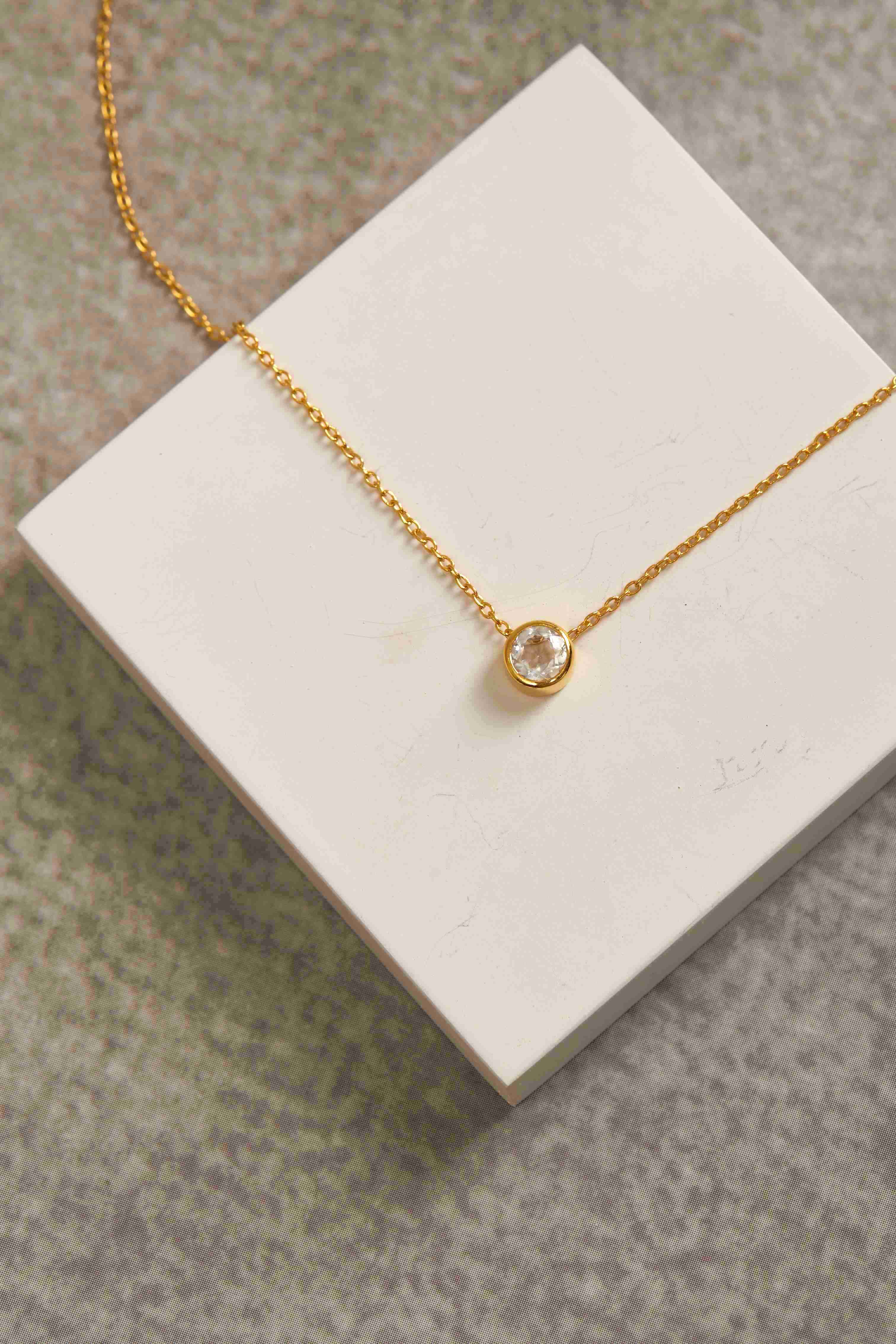 Clear Canto — Crystal Quartz Necklace